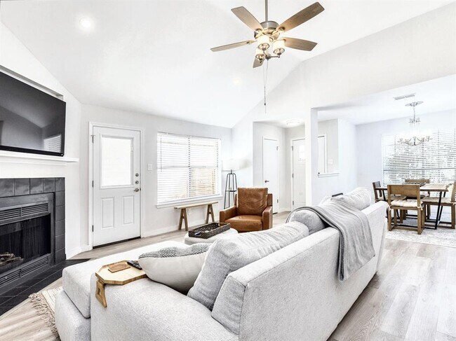 Building Photo - 14205 Vandever St