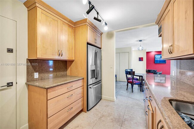 Building Photo - 11 Island Ave