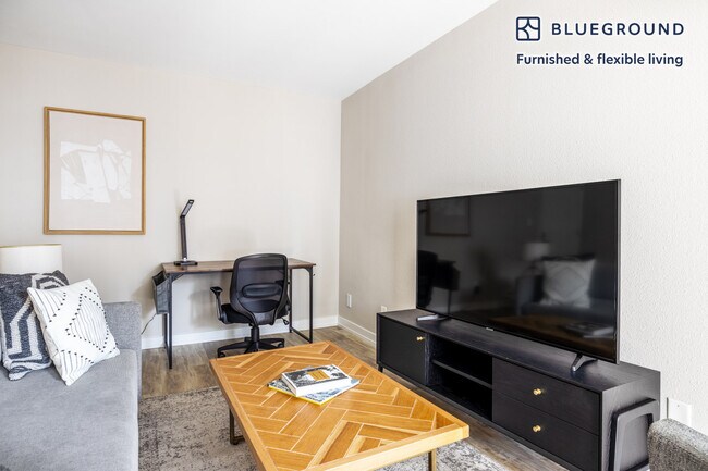 Building Photo - 616 Esplanade-SI FL2-ID440