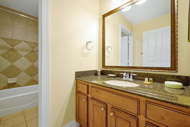Building Photo - "Beautifully Furnished 3-Bedroom Condo in Desirable Heritage Crossing"