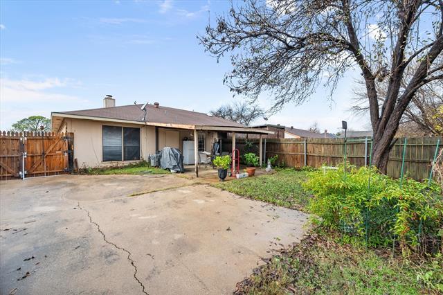 Building Photo - 2920 Hilltop Dr