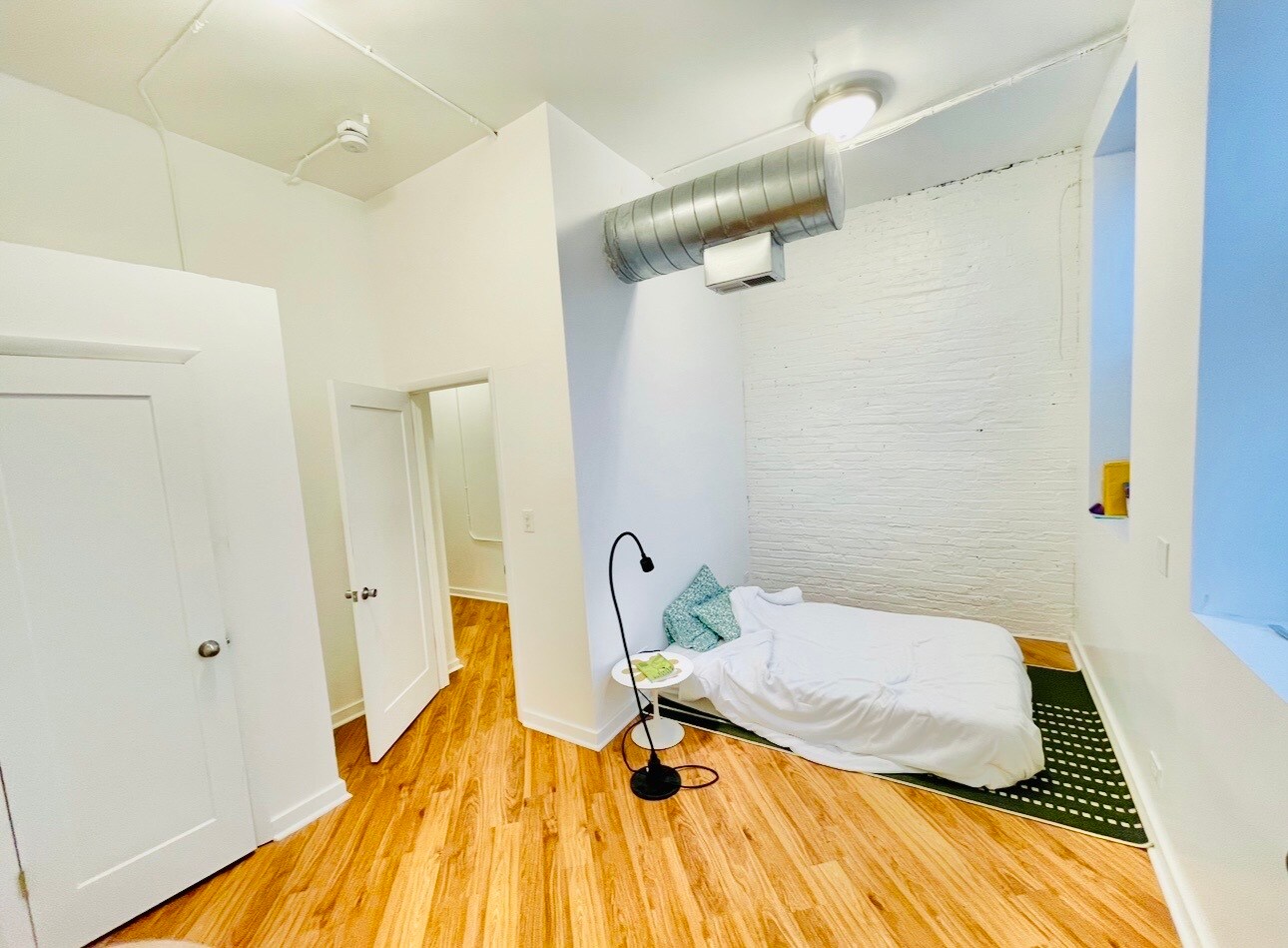 Building Photo - 738 N Clark St