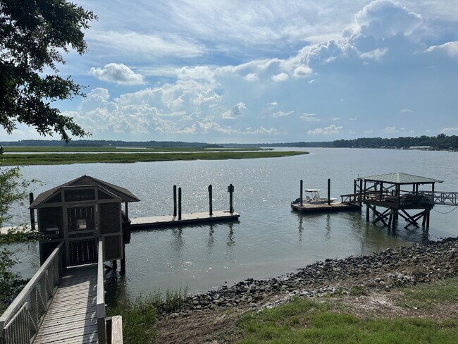 Building Photo - Amazing Four Bedroom Home Located Close to Alljoy Beach with Community Dock Access in Bluffton!