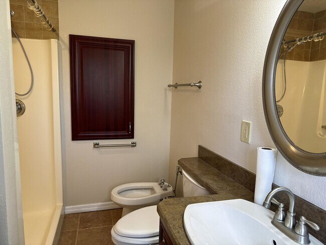 Building Photo - Stunning 2-bedroom, 2-bathroom home with large fenced in back yard.