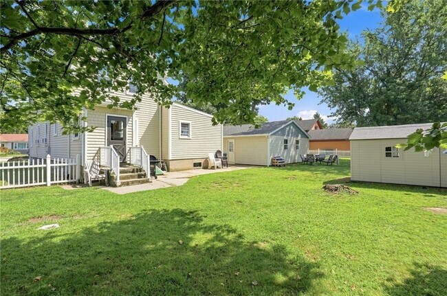 Building Photo - 51 Pettaconsett Ave