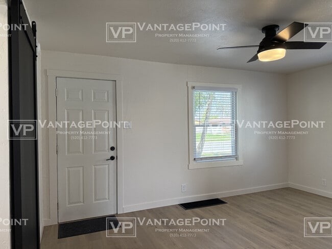 Building Photo - 1335 Dousman St