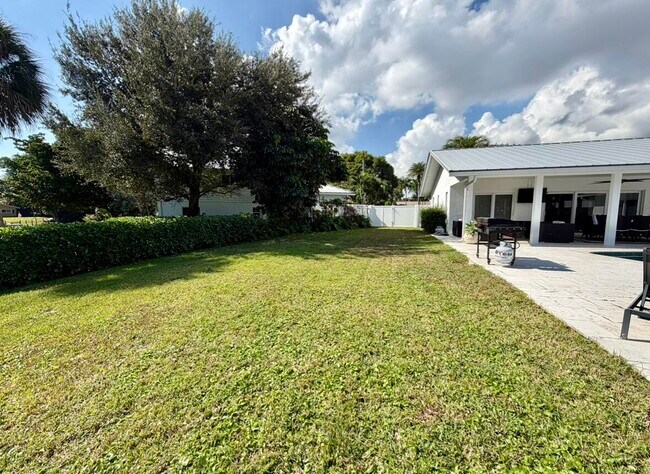 Building Photo - 100 SW 11th Ave