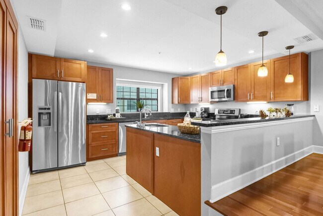Building Photo - 14525 Damai Ln