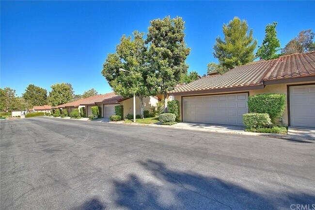 Quiet cul de sac with 5 parking spaces and HOA rules approved parking a car in front of garage - 1073 S Romney Dr
