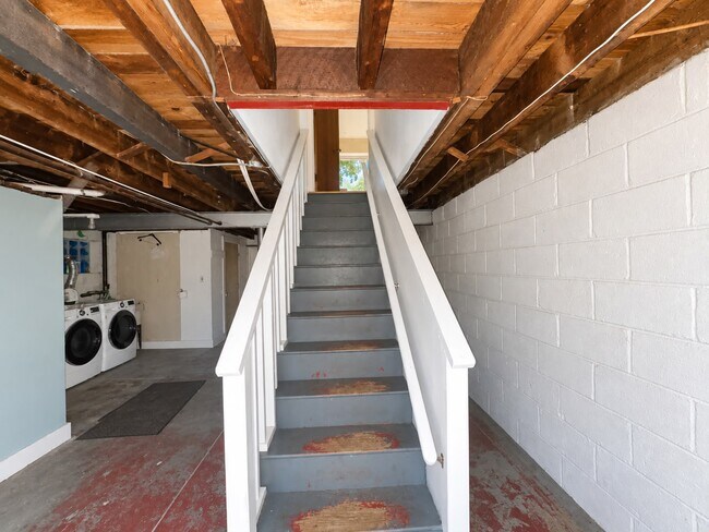 Building Photo - 6797 Lawnton St