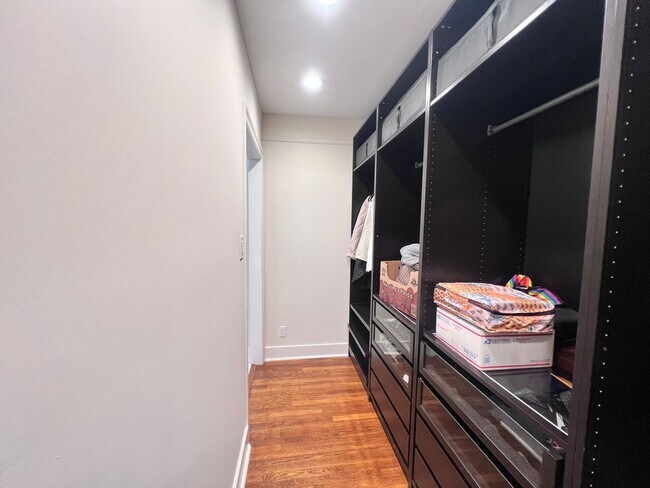 Building Photo - Fully Updated Home in San Leandro Available for Rent!!