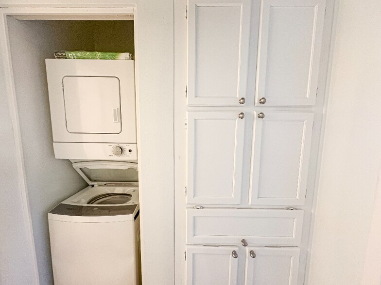 Building Photo - 80 W Maryland Ave