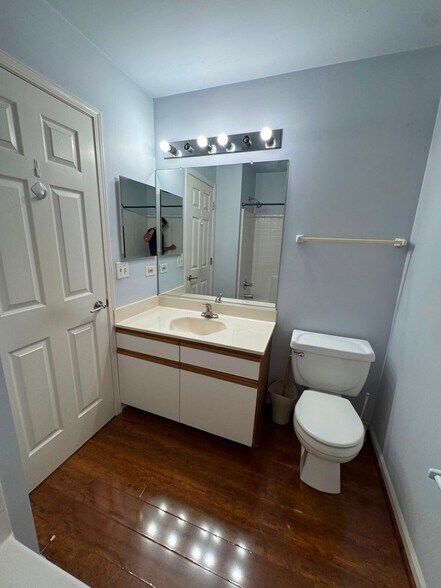 Building Photo - 8 Saint Regis Ct