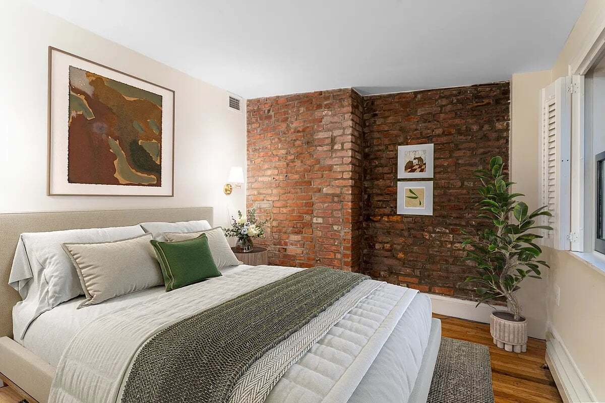 Building Photo - 290 W 12th St