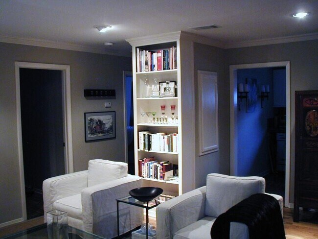 Primary Photo - 4719 Oakshire Dr