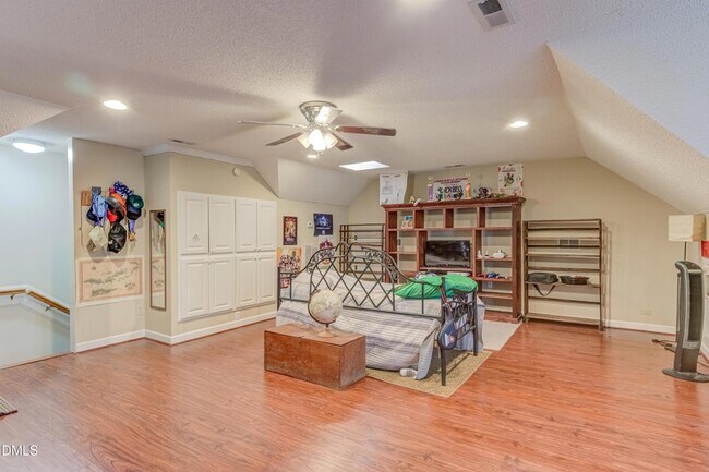 Building Photo - 6240 Hilbert Ridge Dr