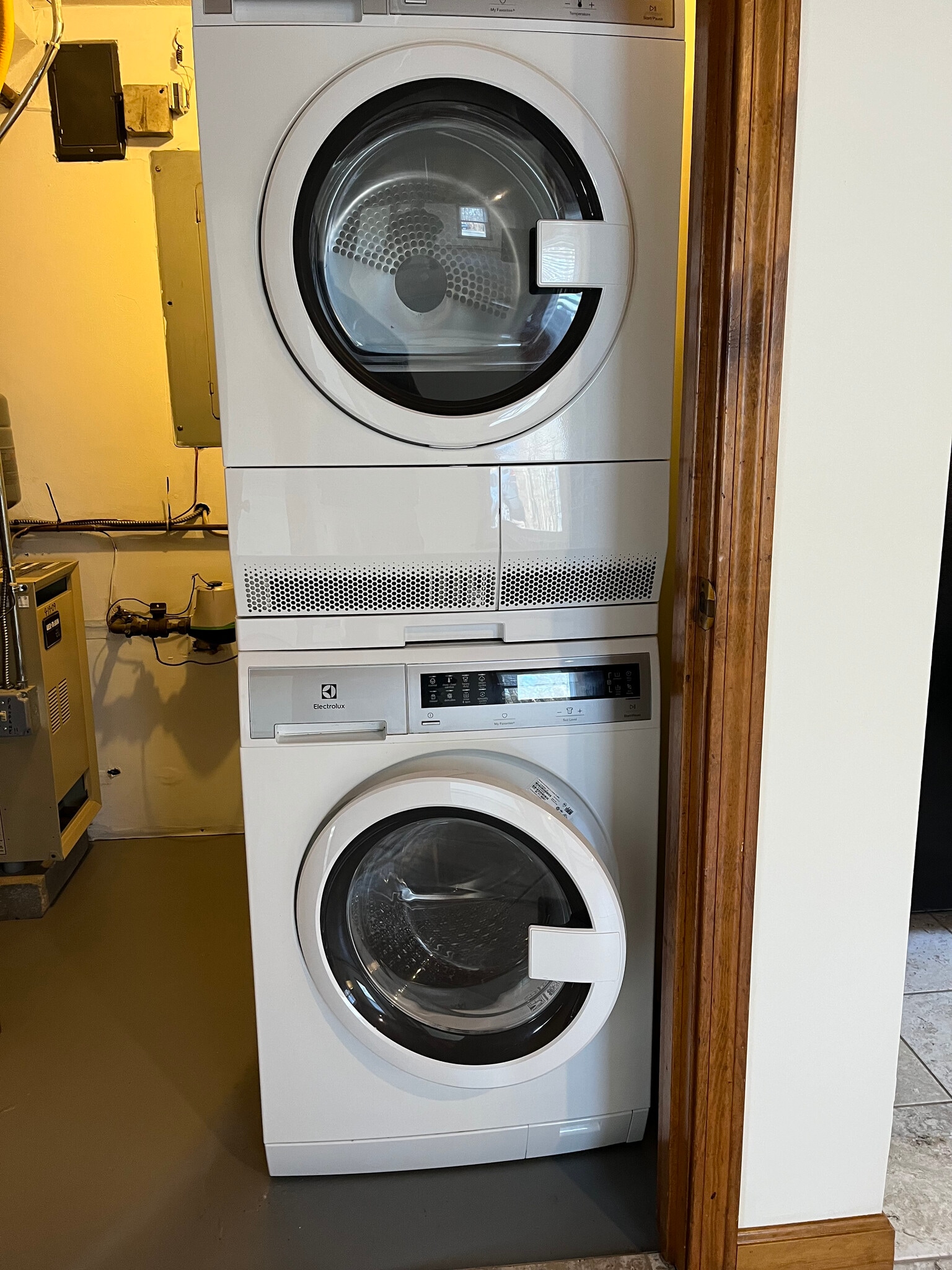 Washer/Dryer - 12 Willey St