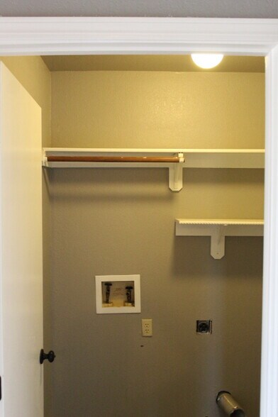 Building Photo - 505 SW 149th Pl