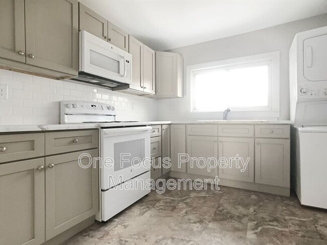 Primary Photo - 327 Elm St