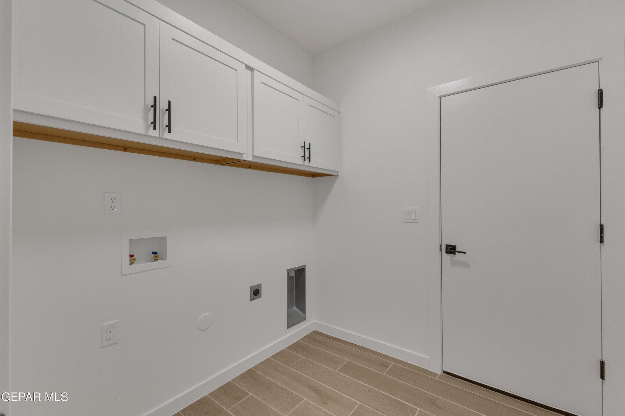 Building Photo - 12716 Middlesbrough Ave