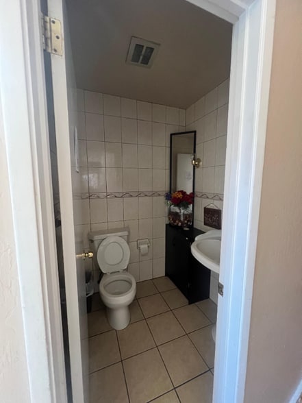 Building Photo - 215 Dennis Dr