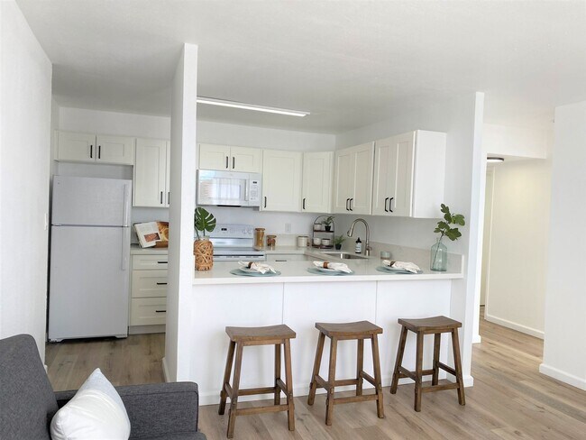 Building Photo - The Leilehua near Downtown Honolulu - Renovated 1 Bedroom 1 Bath 1 Covered Parking