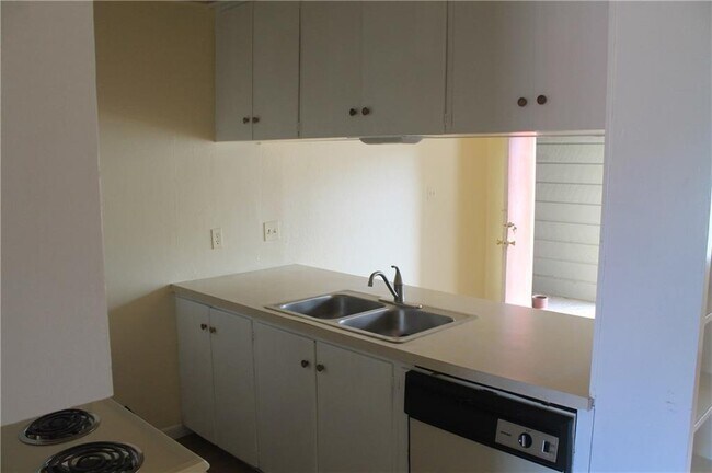Building Photo - 2408 Longview St