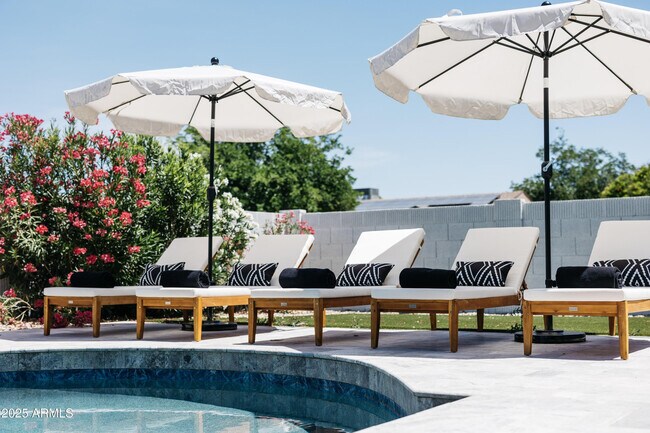 Building Photo - 4944 E Andora Dr