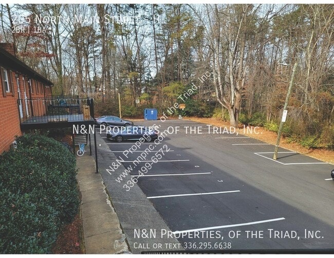 Building Photo - 2 Bedroom Apartment in King NC  Upstairs U...