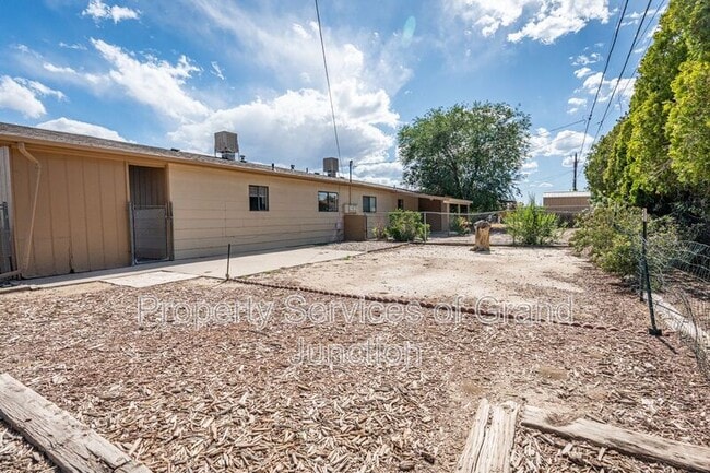 Building Photo - 3238-D 1/4 D 1/4 Rd