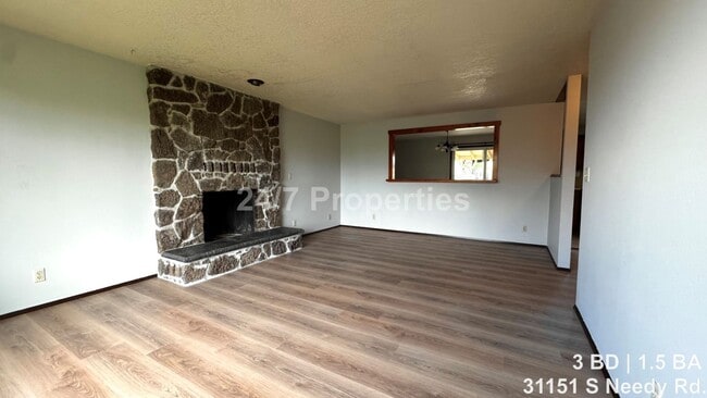 Building Photo - Country Living in Canby - 3 BD | 2 BA Home