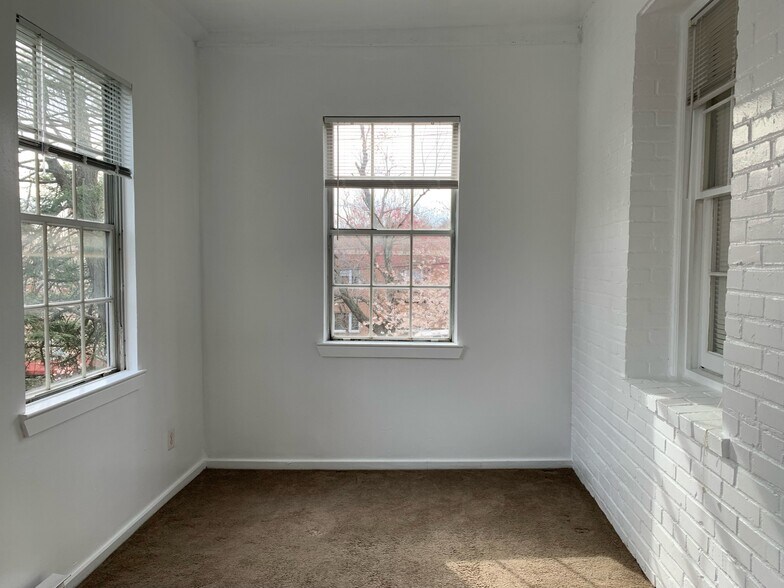 Building Photo - 4034 Calvert St NW