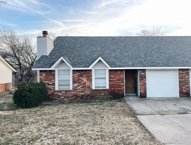 Primary Photo - Newly updated 2 Bedroom Duplex