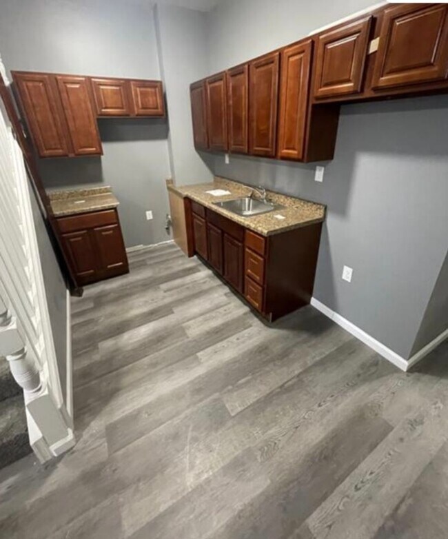 Building Photo - 1839 W North Ave