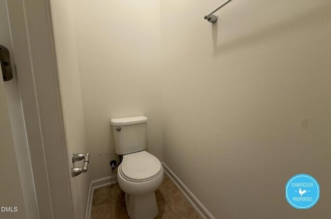 Building Photo - 49 E Grove Point Dr
