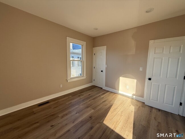 Building Photo - 24 Breckenridge Ave