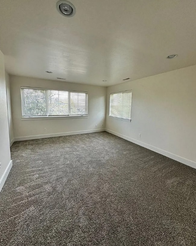 Building Photo - 4 Bedroom Townhome for Rent in Bozeman