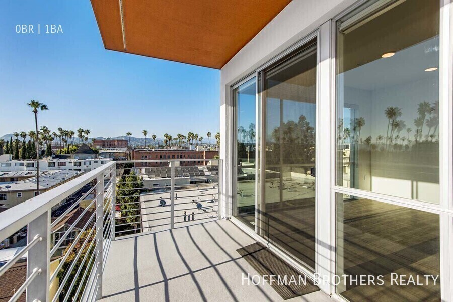 Building Photo - 455 S Kenmore Ave