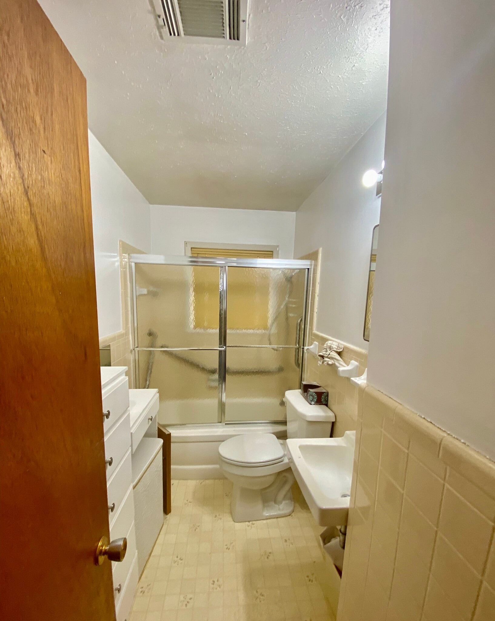 Bathroom - 2033 Loyd St