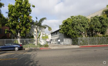 Building Photo - Bronson
