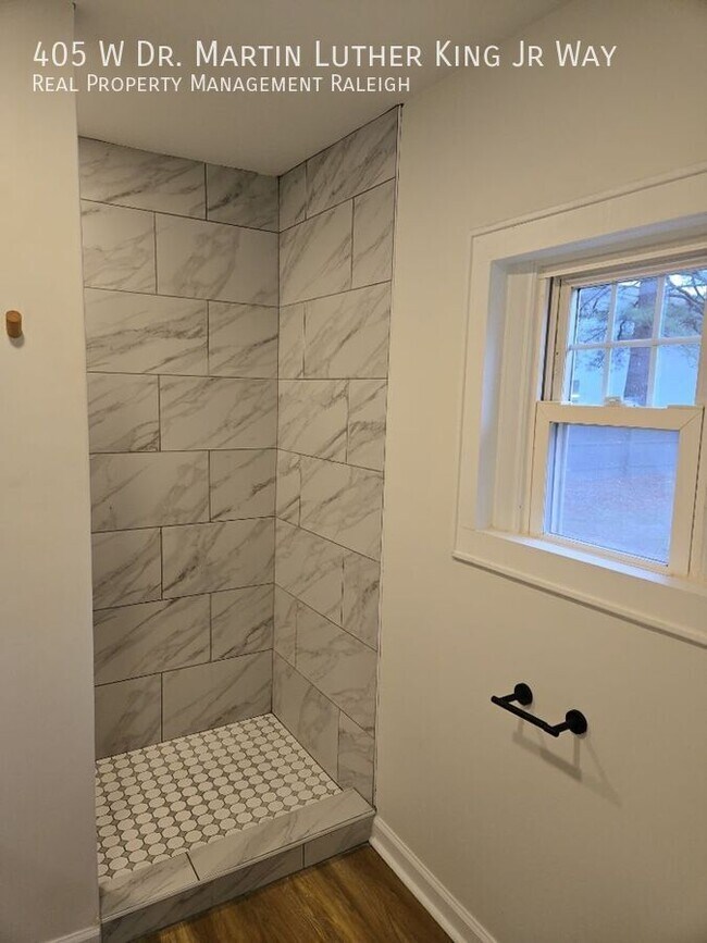 Building Photo - 405 W Dr. Martin Luther King Jr. Way