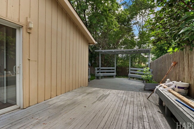 Building Photo - 1540 N Pepper Tree Dr