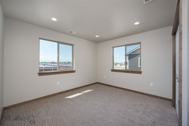 Building Photo - 2009 Ross Wy