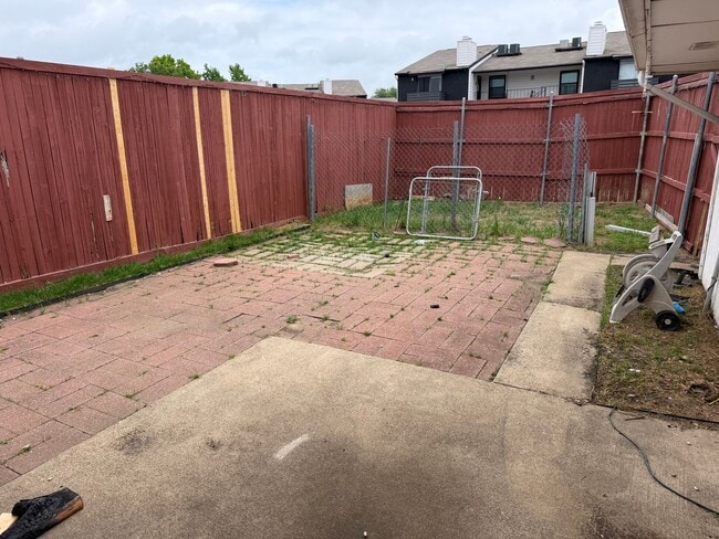 Building Photo - 2418 Guerrero Dr