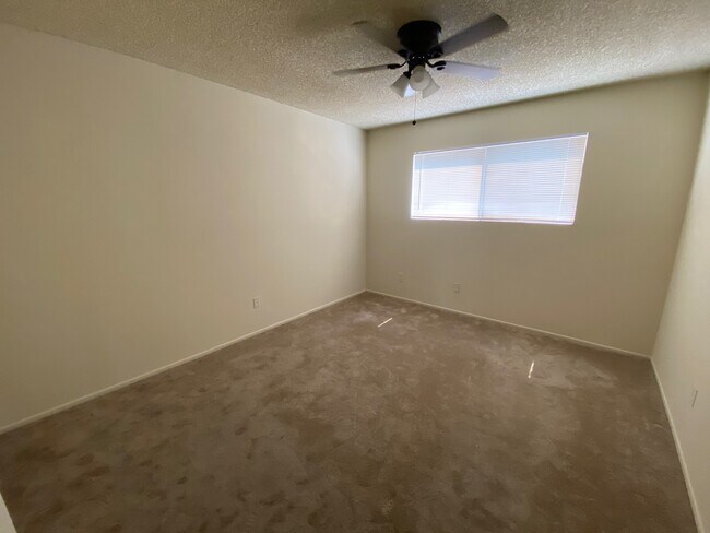 Building Photo - 17622 Cameron Ln