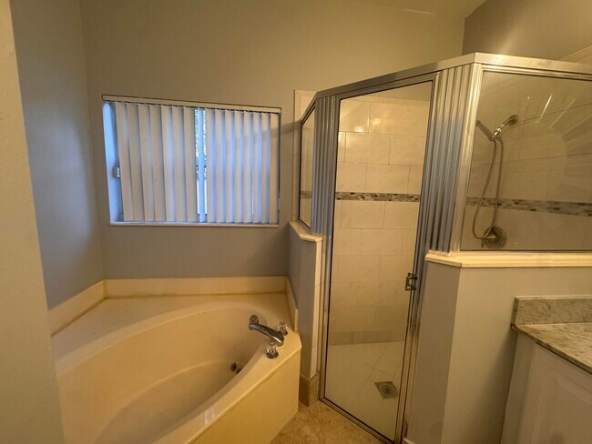 Building Photo - 4044 NW 62nd Ct