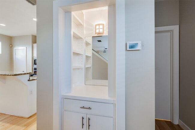 Building Photo - 609 Lester St