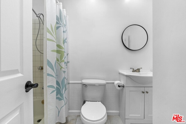 Building Photo - 8643 Clifton Way