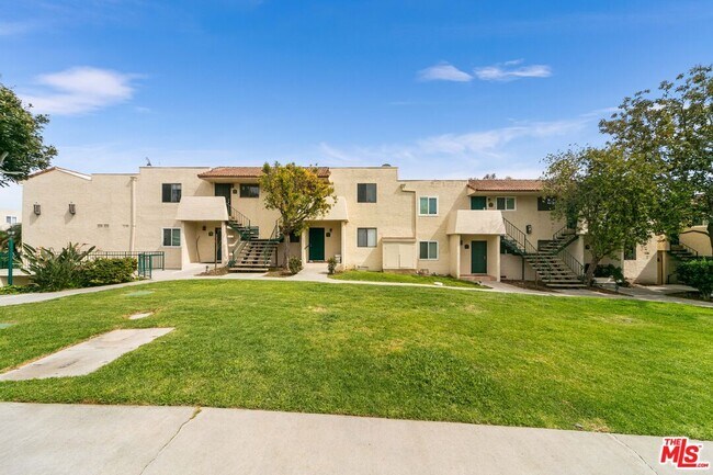 Building Photo - 6481 Kanan Dume Rd