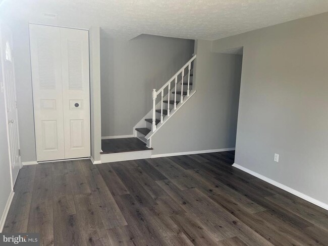 Building Photo - 132 Savannah Ct